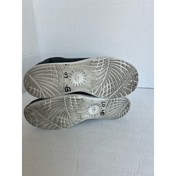 UGG Riviera Women’s Slip On Gray Black White Comfort
 Low Top Sneaker Shoes 7.5 - Picture 10 of 11